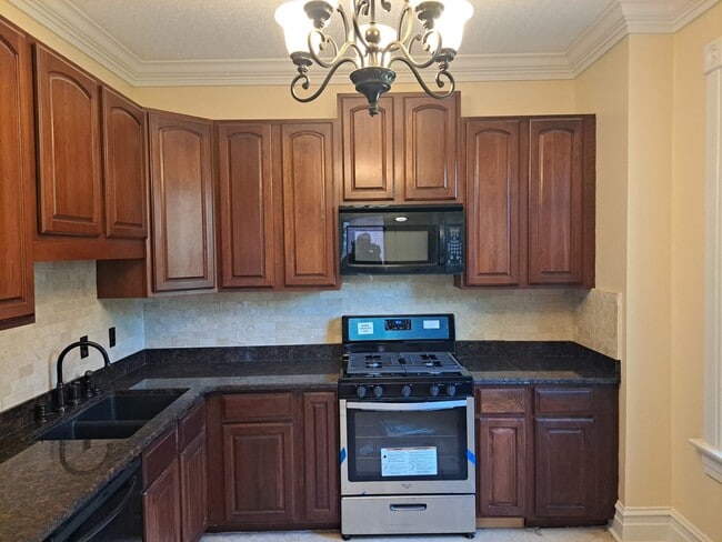 Photo - 322 N 6th St