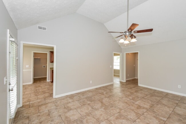 Photo - 144 Centerrock Dr