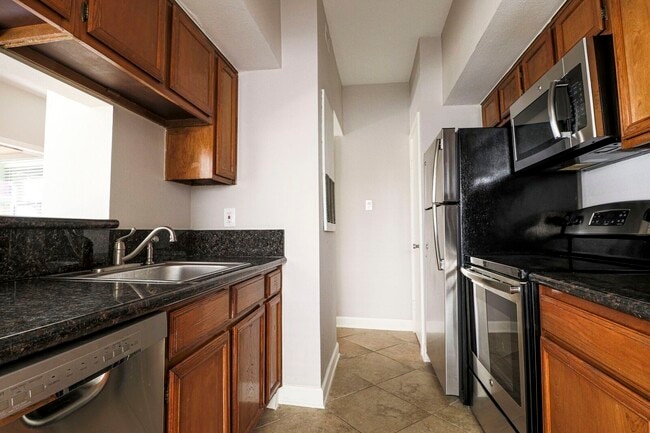 Photo - 2025 Augusta Dr Unidad 1005