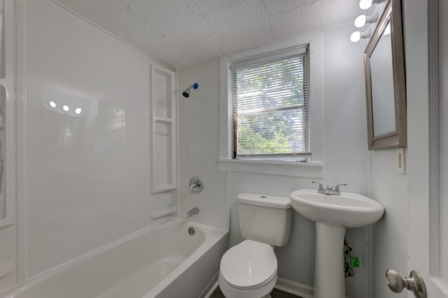 Photo - 1923 Calvert St Unit E