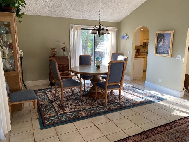 Photo - 837 Seminole Ln