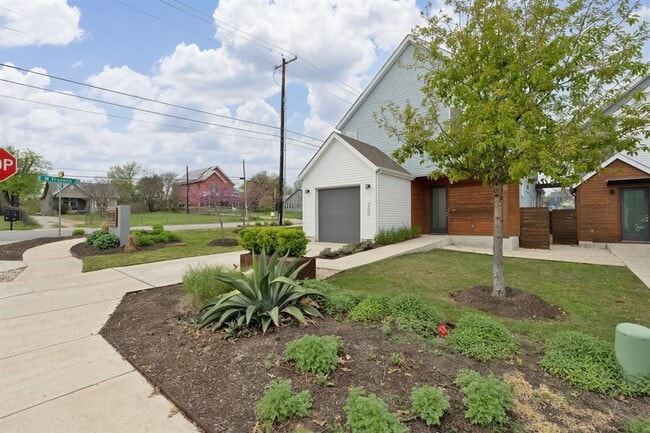 Photo - 3600 Clary Wy