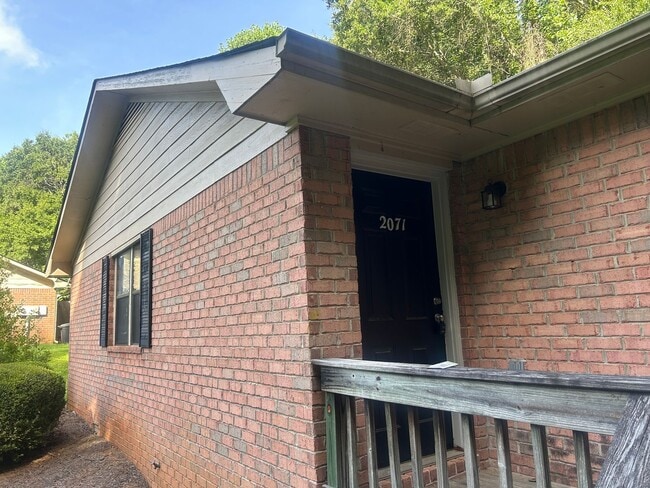 Building Photo - 2071 Cantrell Ln