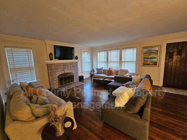 Photo - 245 Lindbergh Drive NE