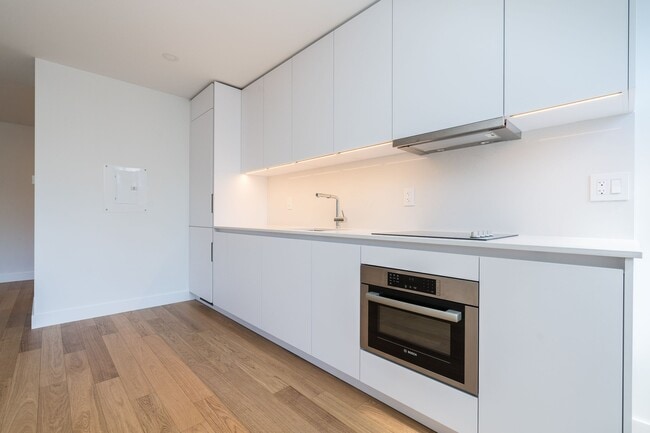 Building Photo - 755 Avenue Rd