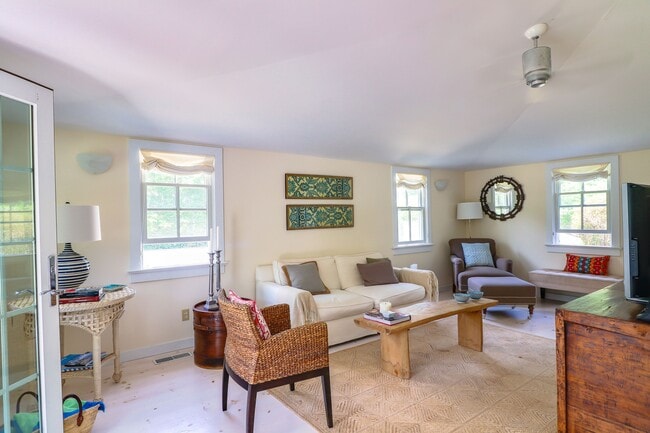 Photo - 532 Abrahams Path