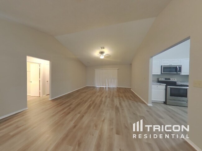 Photo - 714 49th St E