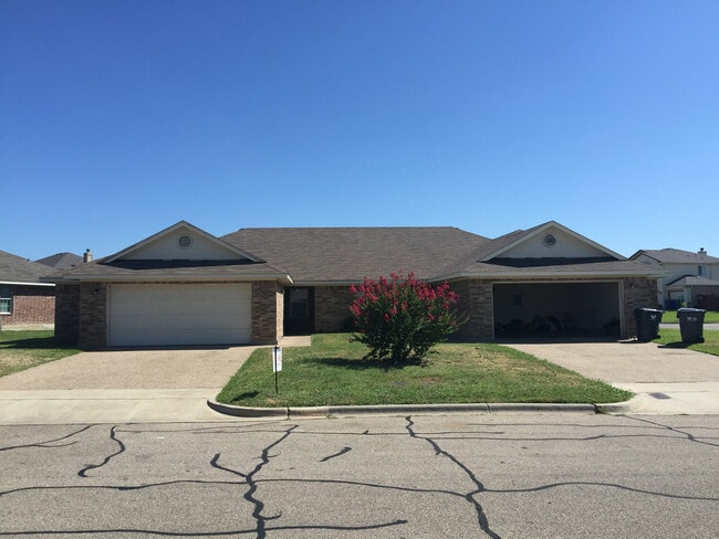 Building Photo - Duplex Rental