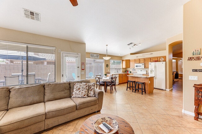 Photo - 43854 W Cahill Dr Unidad ID1385912P