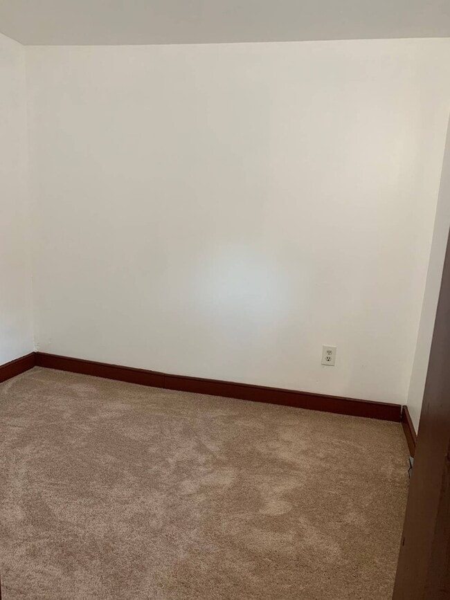 Photo - 32 N College St