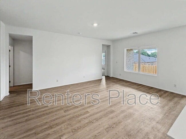 Photo - 7209 S Maple Ave