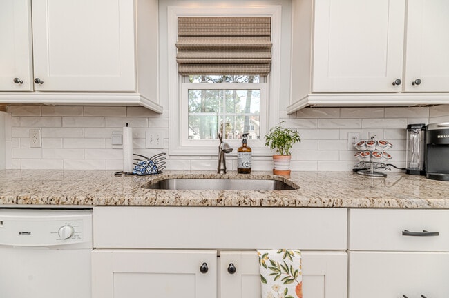 Photo - 260 E Connecticut Ave