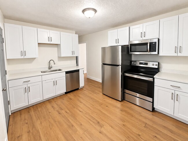 458 E Lambourne Ave Unit B
