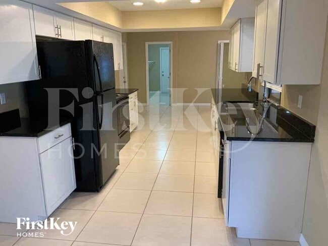 Photo - 233 SW 38th St