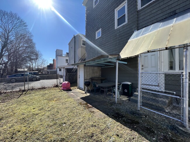 Building Photo - 363 Beacon St Unit 2 Rental