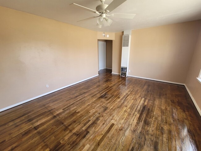 Photo - 1012 E Brazos St