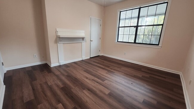 Photo - 2128 Early St