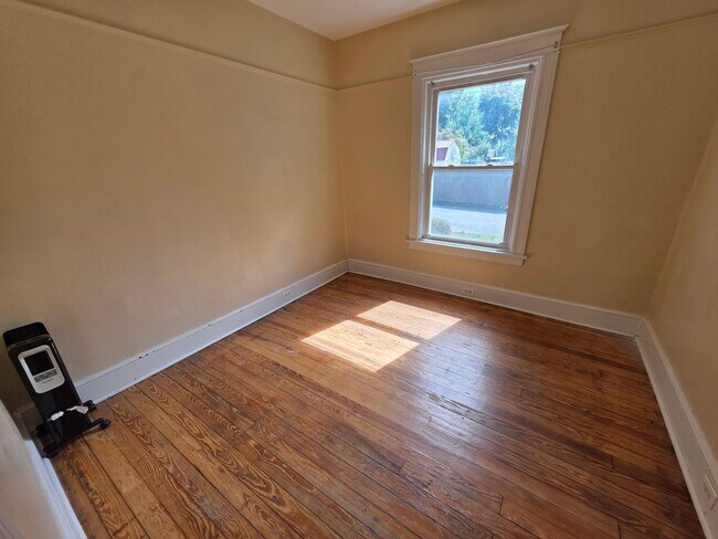 35 Manitou Ave Unit 1