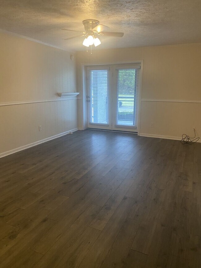 Photo - 1045 E 10th St Unit 1045 E 10th St 106