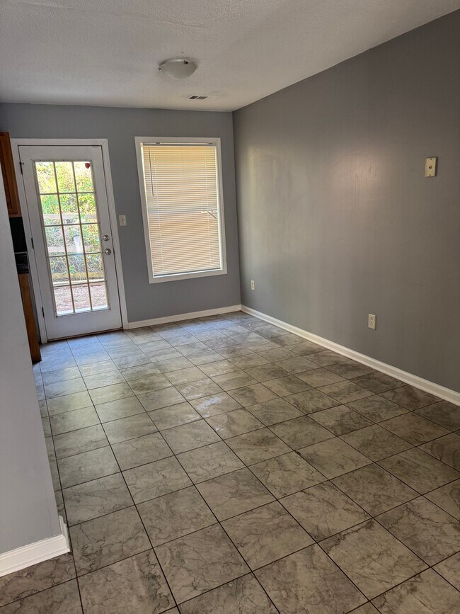 Photo - 7087 Ravenwood Ln