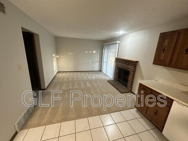 Building Photo - 5820 S 52nd St Unit 3