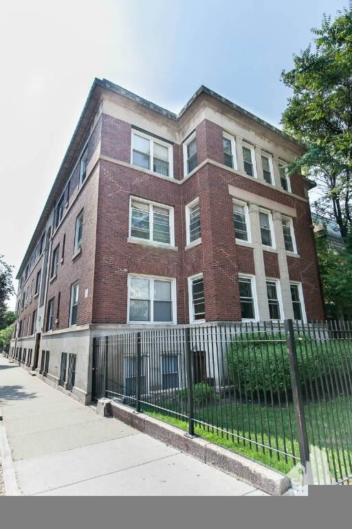 Building Photo - 4450 N Sheridan Rd Rental