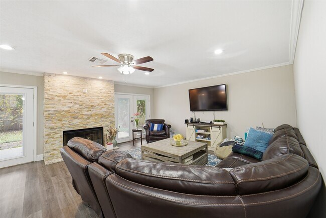 Photo - 1306 Carriage Dr