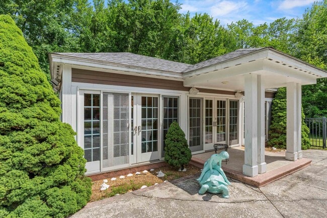 Photo - 35 Oakmont Dr Unit Pool House