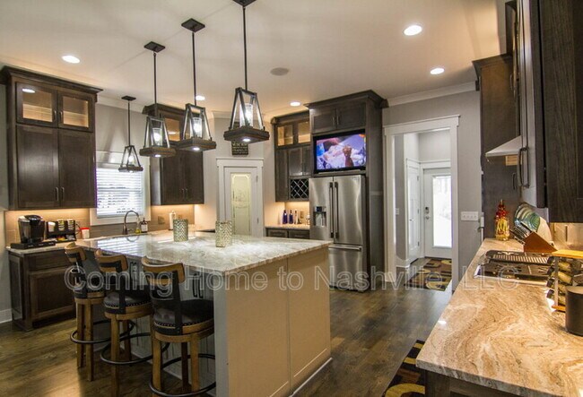 Building Photo - 910-A 11th Ave. N