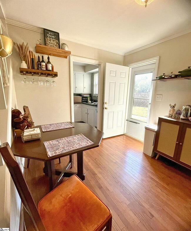 Photo - 605 University Ridge