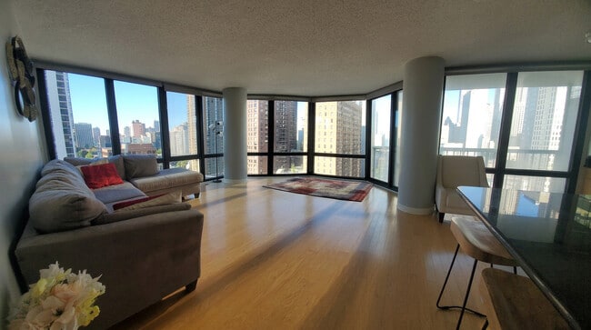 Building Photo - 111 W Maple St Unit 1101