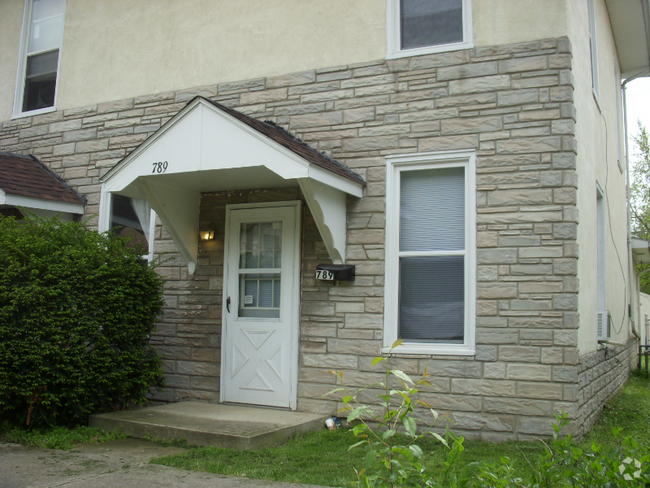 Building Photo - 789 Walnut St Rental