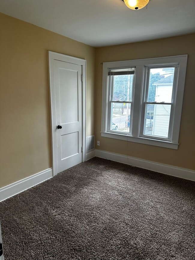 Photo - 547 E Deshler Ave