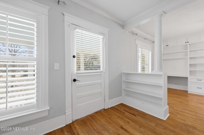 Photo - 3649 Walsh St