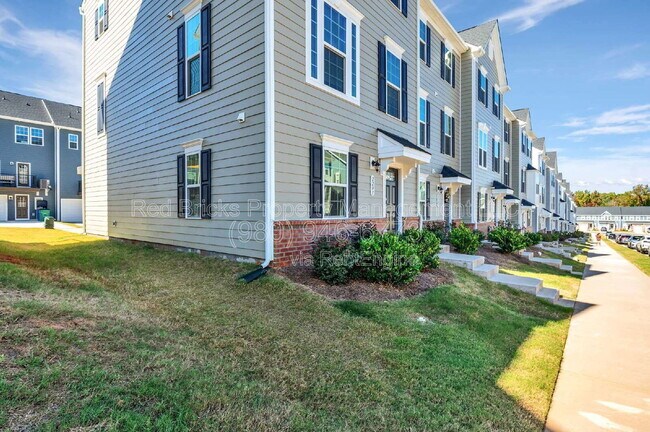 Photo - 2203 Autumn Olive Ln