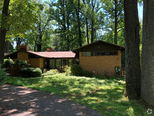 Building Photo - 2267 Glenmore Terrace Rental