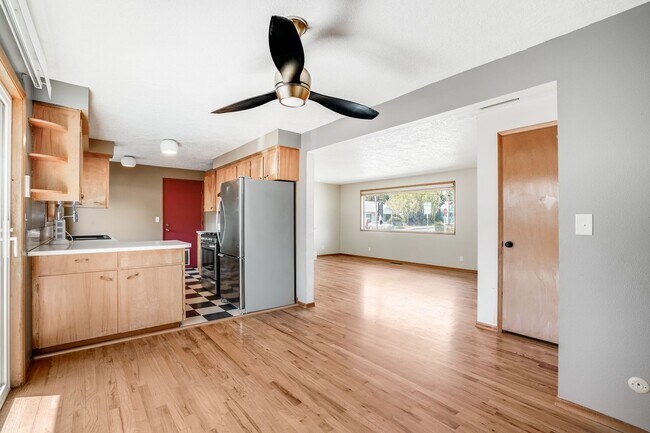 Photo - Charming 3 bed, 1.5 bath rental home in Milwaukie!