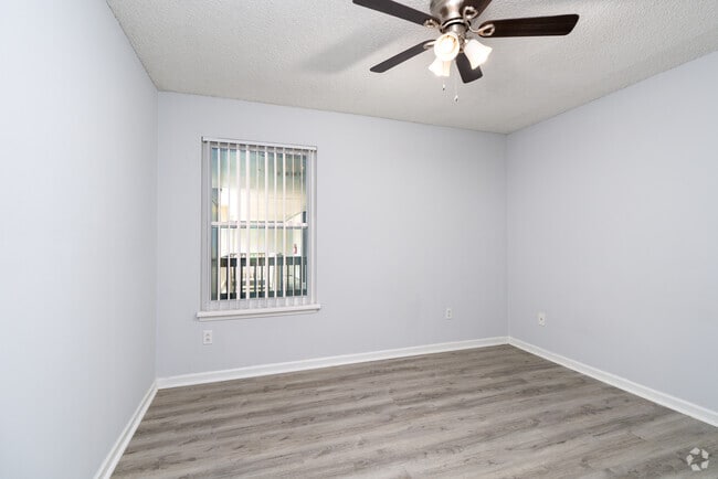 2BR, 1BA - 870SF - Bedroom