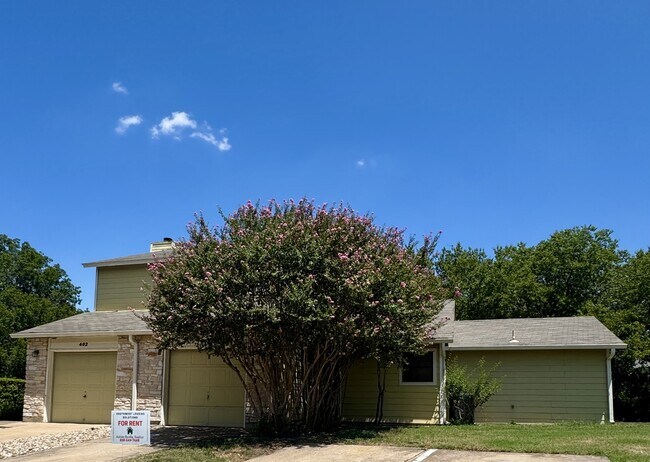 Building Photo - 512 Eberhart Ln Rental
