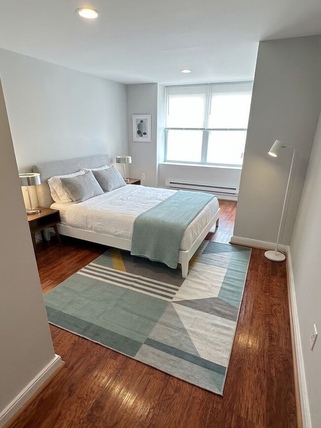 Building Photo - 1422 67th Ave Unit BSMT