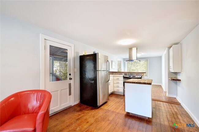 Photo - 717 1/2 S Laurel Ave