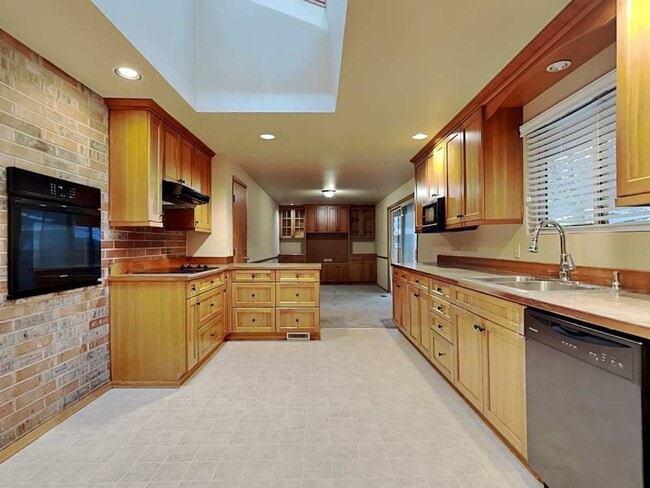 Photo - 617 S 301st St