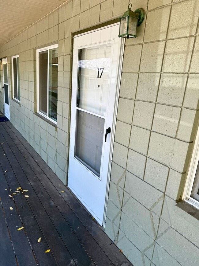 Building Photo - MOVE IN SPECIAL! FIRST 2 WEEKS FREE!!! 1 B...