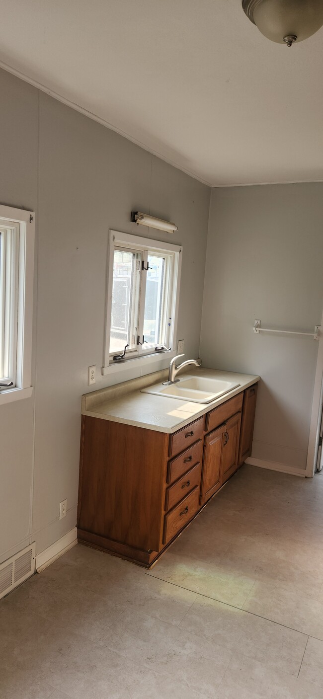 Kitchen - 104 E 2nd St