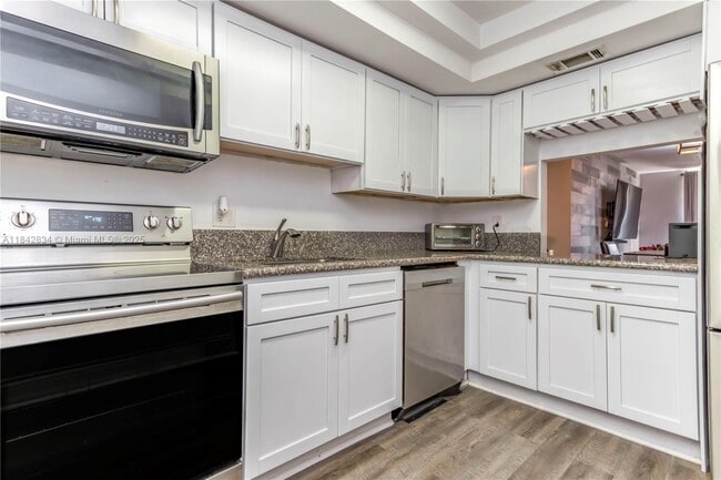 Photo - 3490 Foxcroft Rd Unit B203