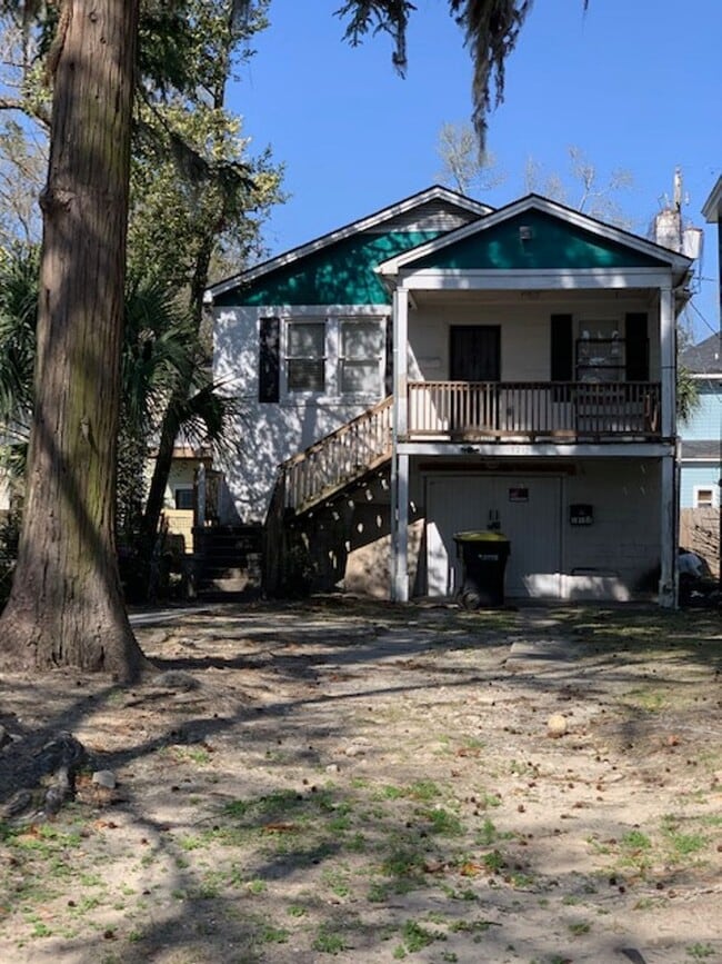 Building Photo - Convenient East 32nd Street Location Near Anderson and Truman Pkwy.