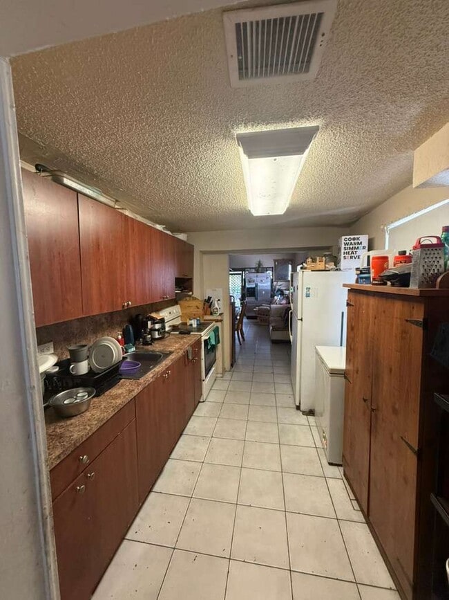 Photo - 540 E 49th St