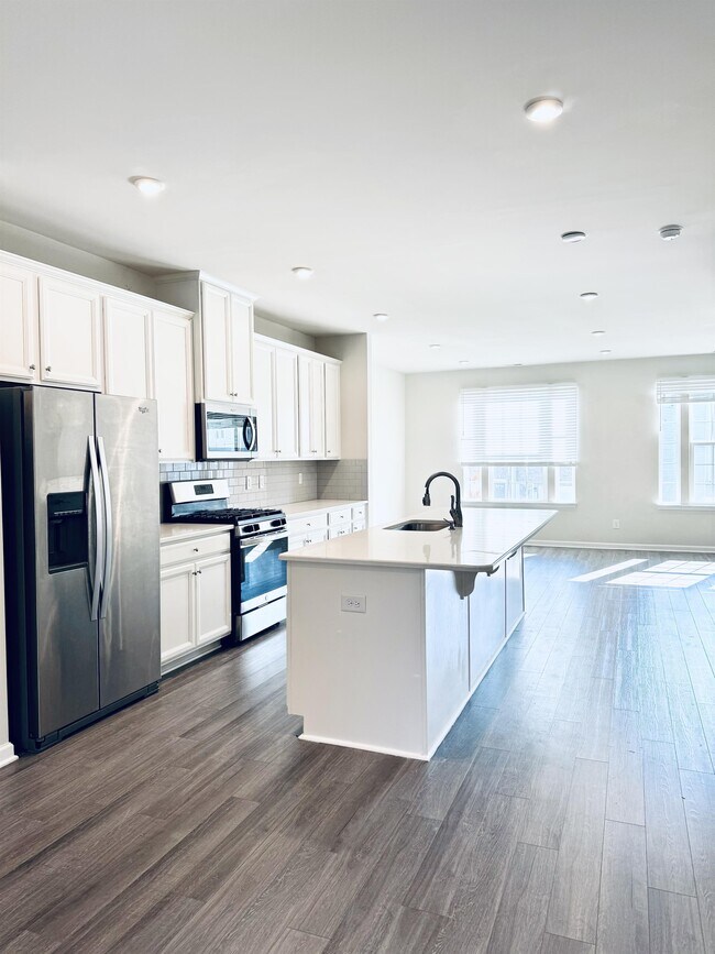 Photo - 449 Cross Country Way