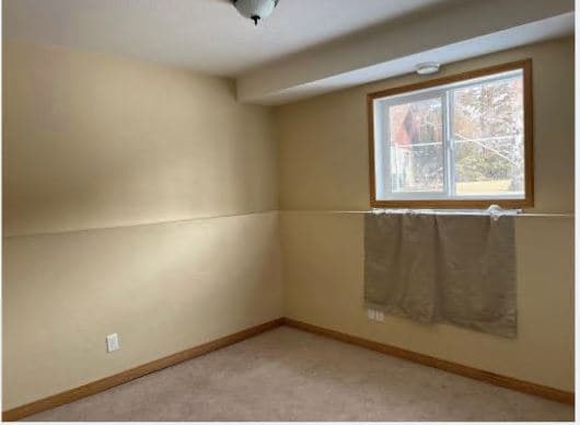 Photo - 2 Bed 1 Bath Lower unit - Closer to Downtown Unité B