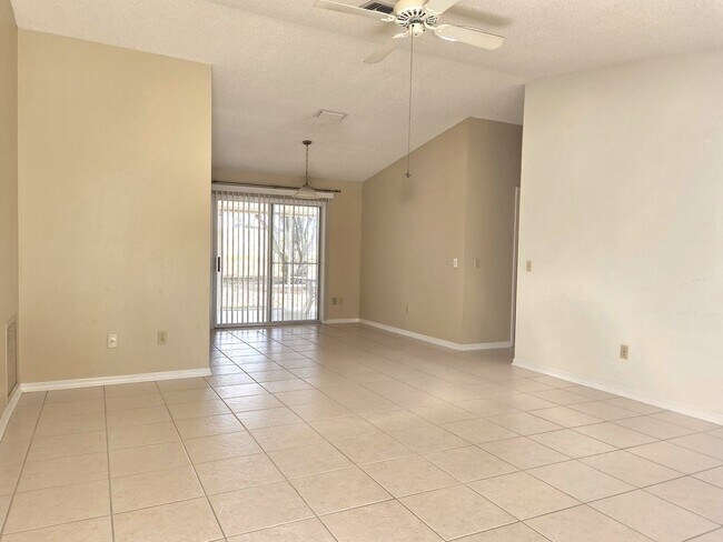 739 Heathrow Ave